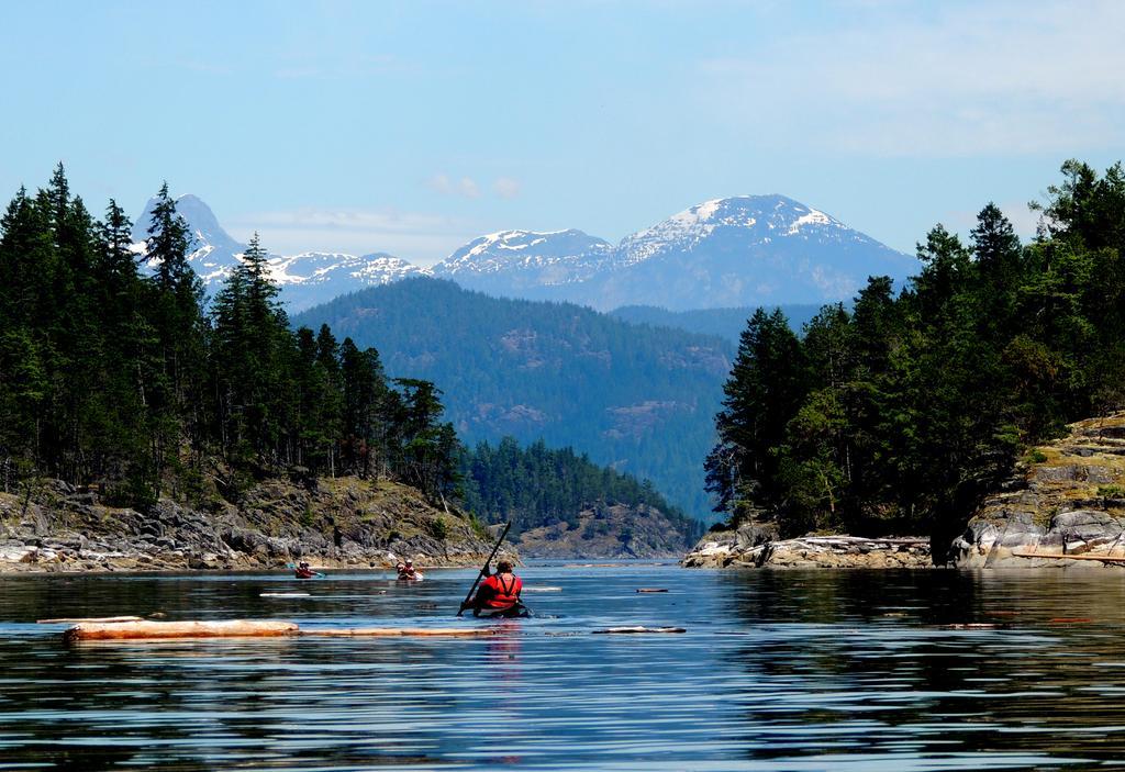 Gowlland Harbour Resort Heriot Bay Экстерьер фото