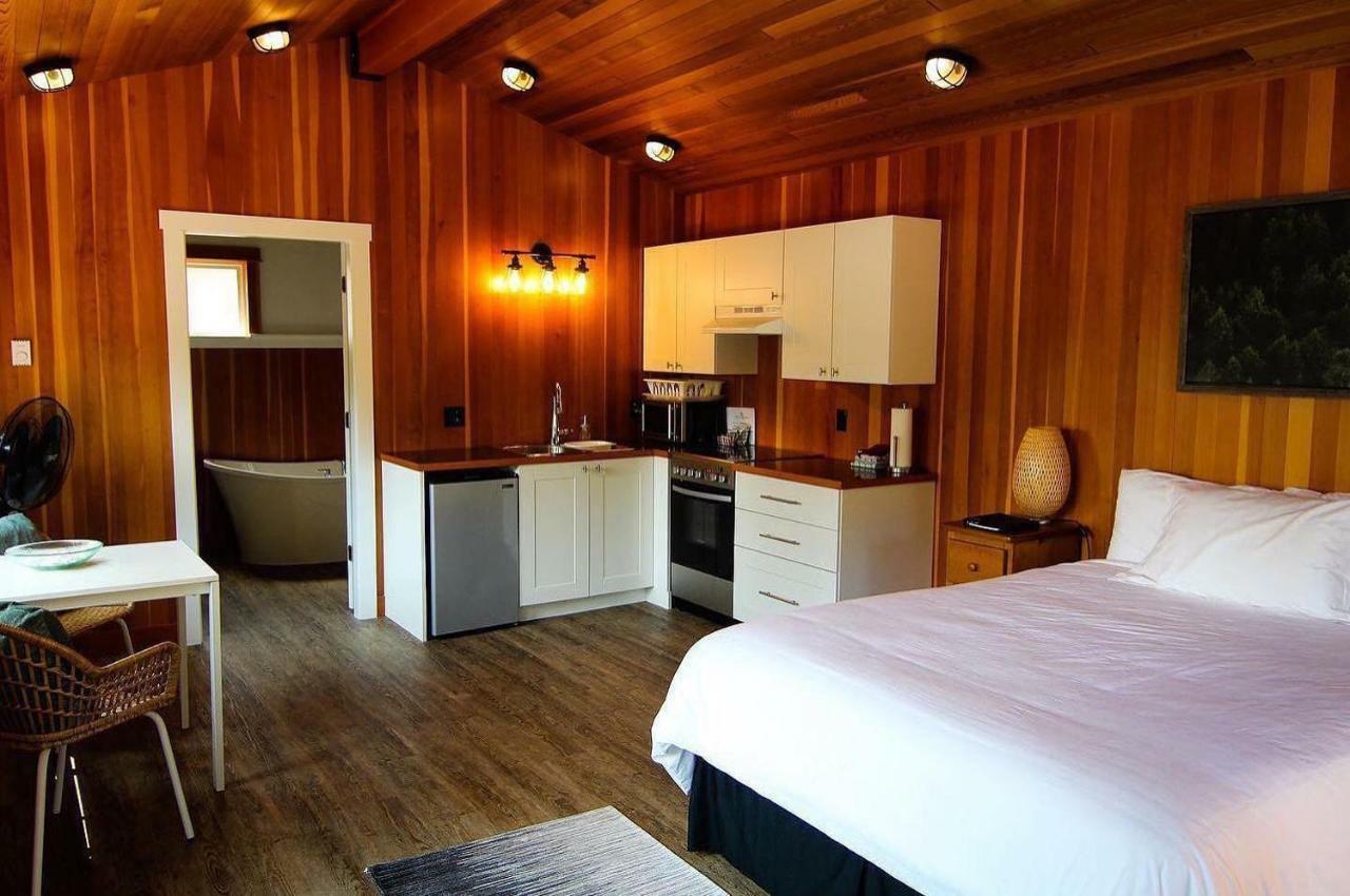 Gowlland Harbour Resort Heriot Bay Экстерьер фото