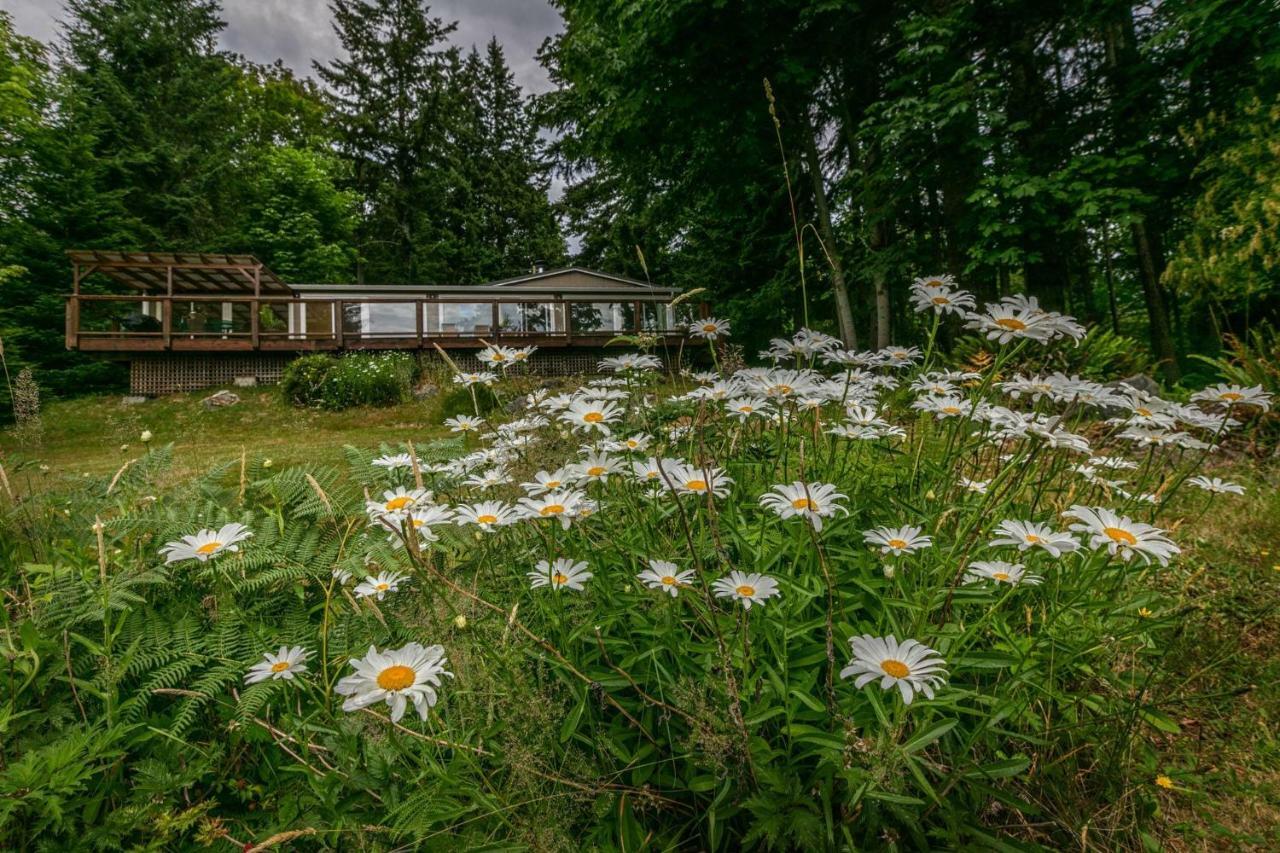 Gowlland Harbour Resort Heriot Bay Экстерьер фото