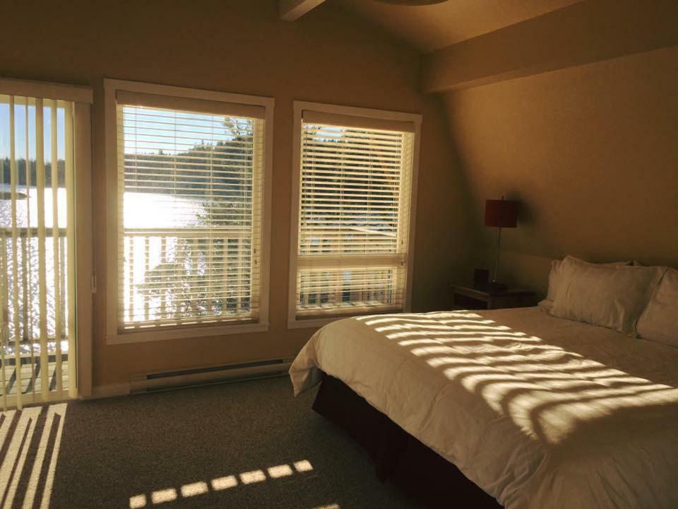 Gowlland Harbour Resort Heriot Bay Экстерьер фото